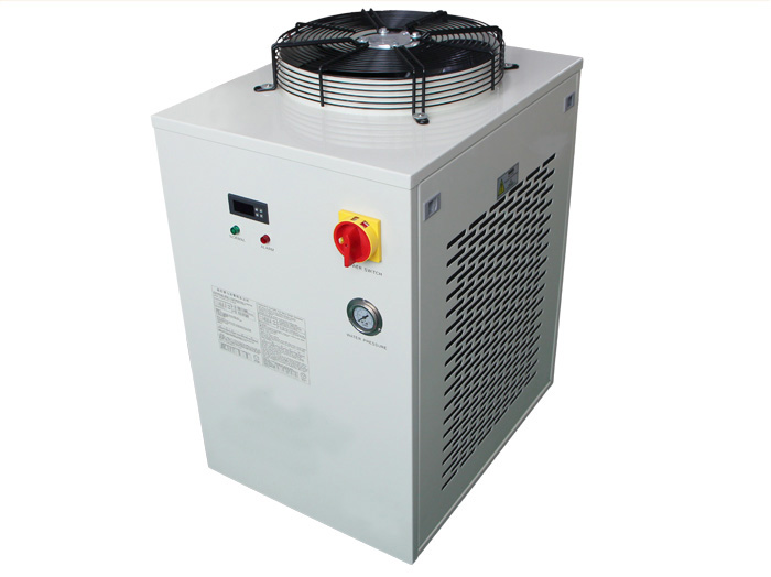 UV LED固化光源設(shè)備的三大配置照射頭、水冷機(jī)、電源驅(qū)動